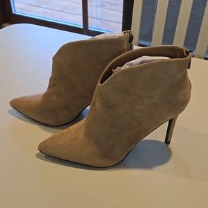 Greaton U pointed toe faux suede ankle boot, size 11, new with tag and box